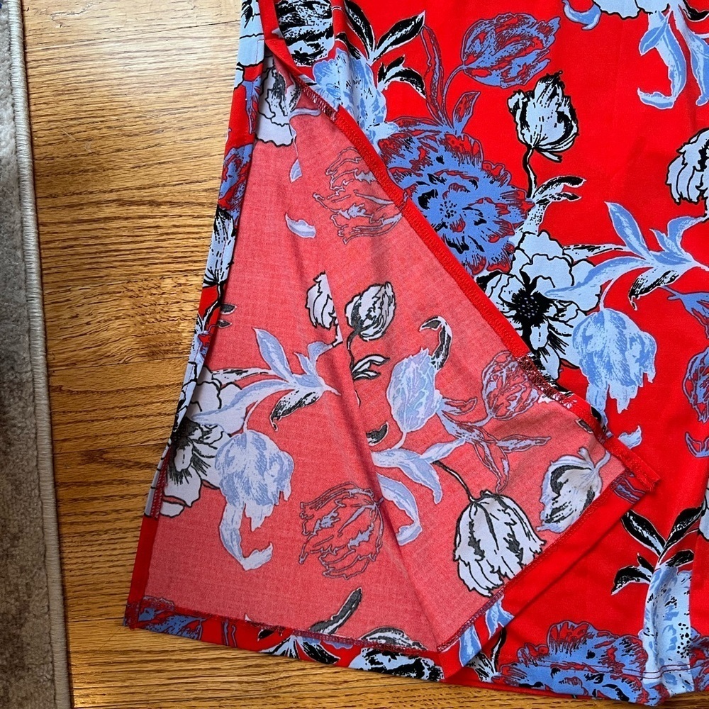 G.I.L.I. Red Floral Jetsetter Side Slit Pants Size M Resortwear Tropical Beachy - Picture 3 of 8